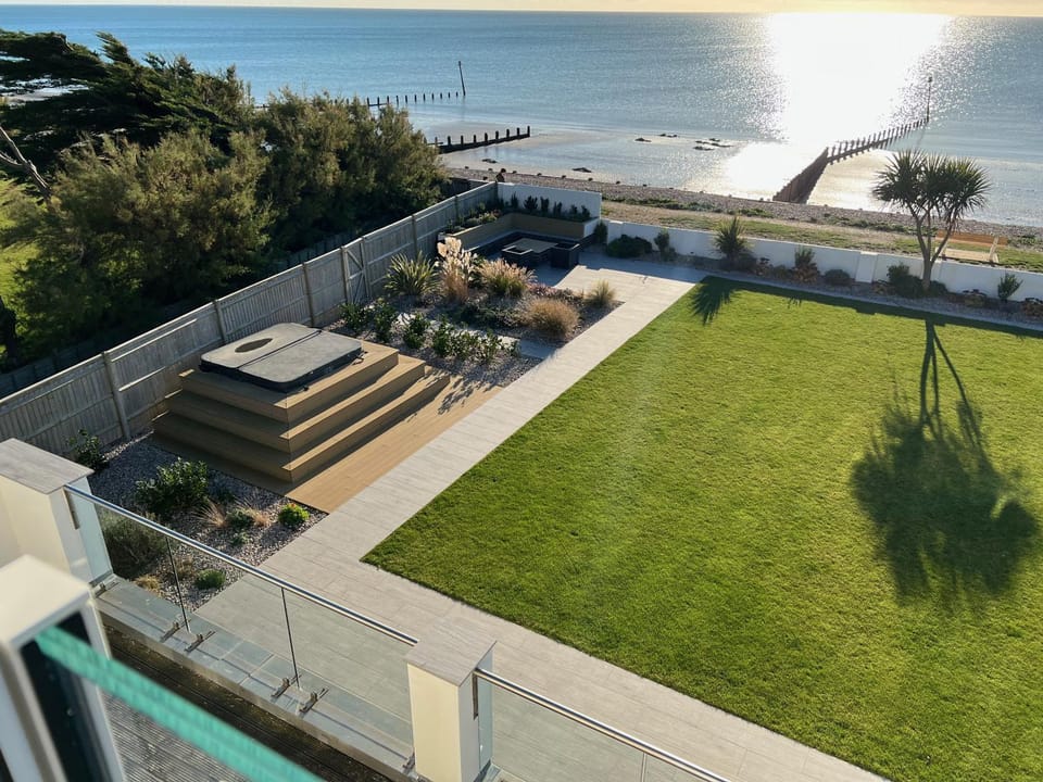 Garden, Hot Tub, Hot Tub, Balcony/Terrace
