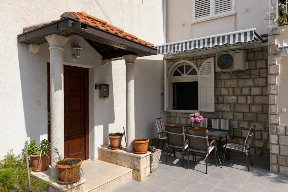 Apartment Tonka - Two bedroom apartment with partial sea view Apartment in Dubrovnik