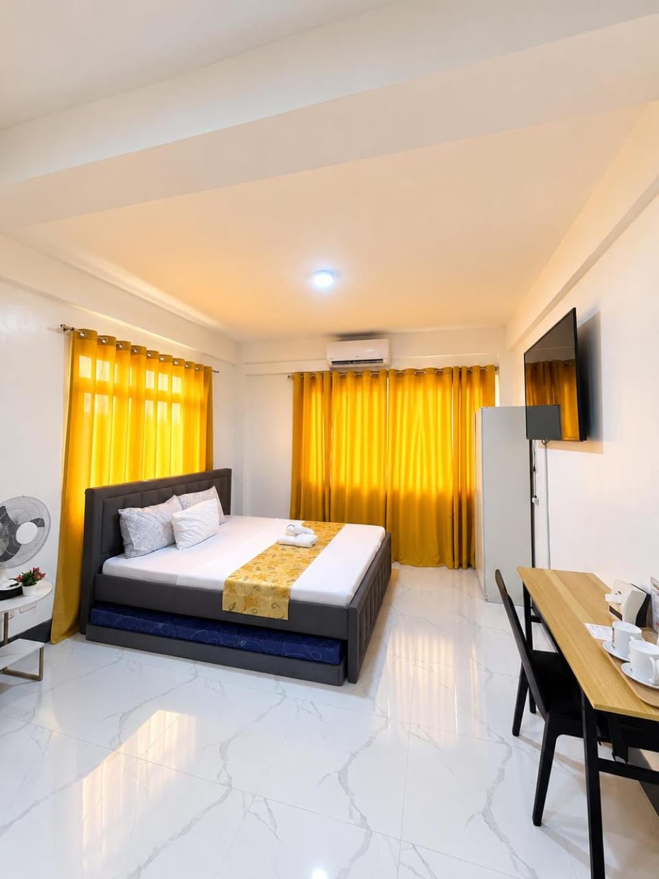 Bed, Photo of the whole room