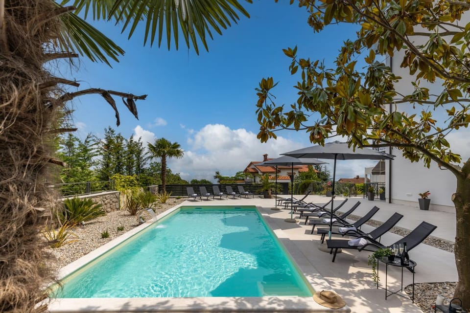 Day, Natural landscape, Garden, Garden view, Pool view, Swimming pool, sunbed