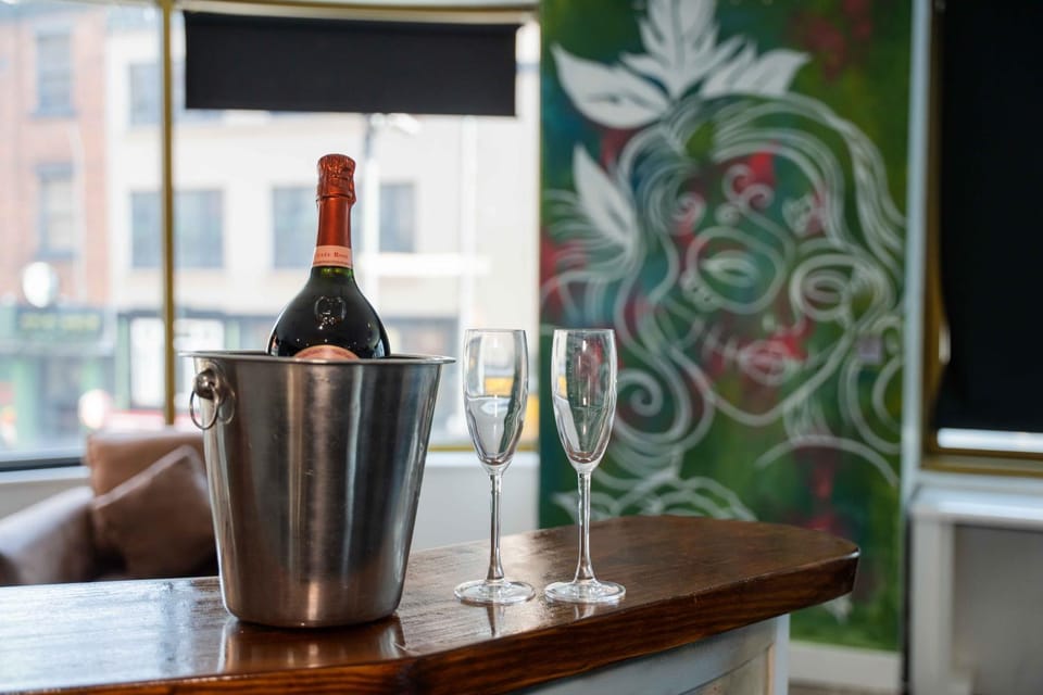 Lounge or bar, Alcoholic drinks