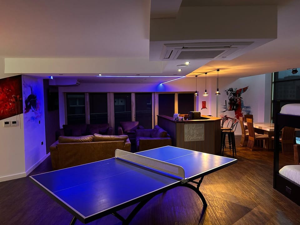 Table tennis, TV and multimedia, Lounge or bar