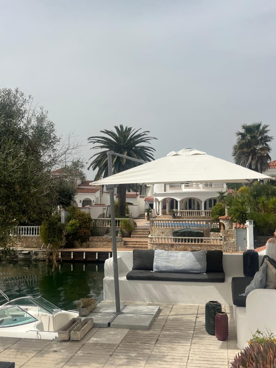 'Casa Empuria' aan kanaal met zwembad en aanlegsteiger Villa in Alt Empordà