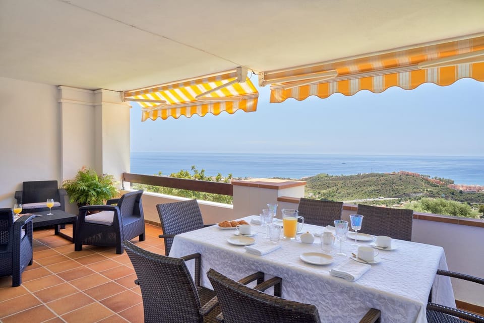 Day, Natural landscape, View (from property/room), Balcony/Terrace, Living room, Seating area, Dining area, Mountain view, Sea view