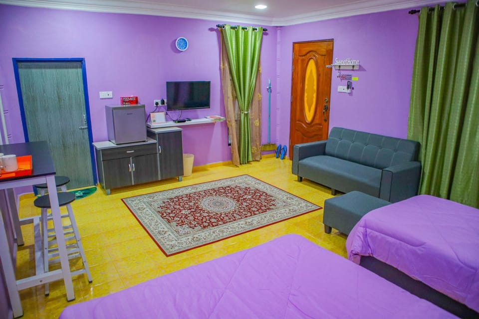 Communal lounge/ TV room, TV and multimedia, Living room, Photo of the whole room, Seating area