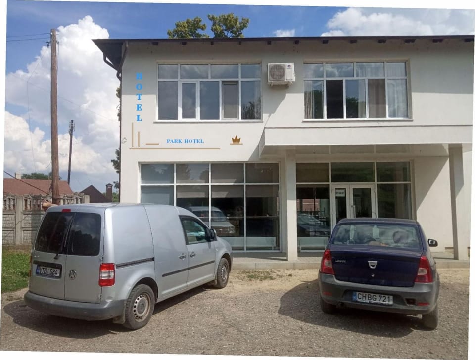 Property building, Facade/entrance, Property logo or sign