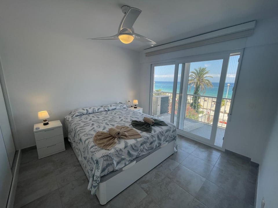 Medi Playa primera linea con piscina Apartment in Calp