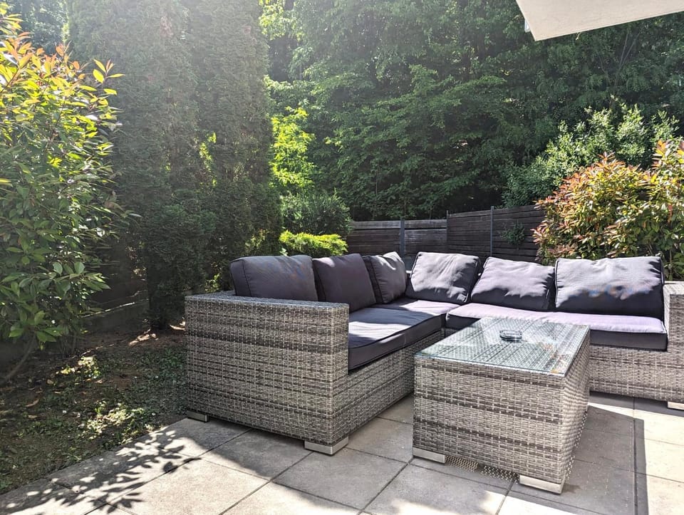Patio, Spring, Day, Garden, Living room, Seating area, Garden view