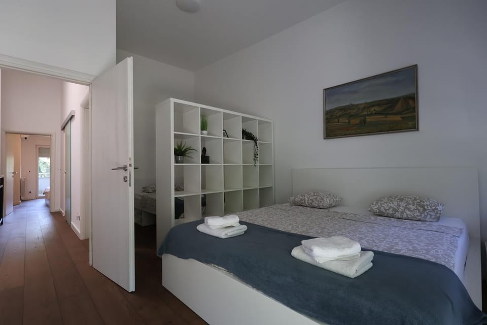 Quaint Townhome w Forest View Apartment in City of Zagreb