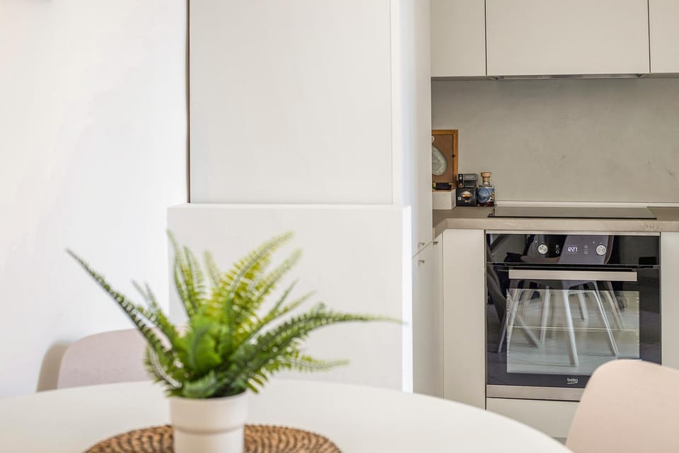 Kitchen or kitchenette, Dining area, oven, stove