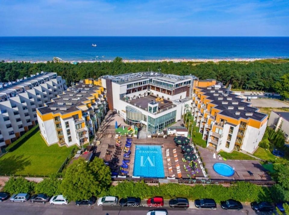 Property building, Day, Natural landscape, Beach, Evening entertainment, Pool view, Swimming pool, Location