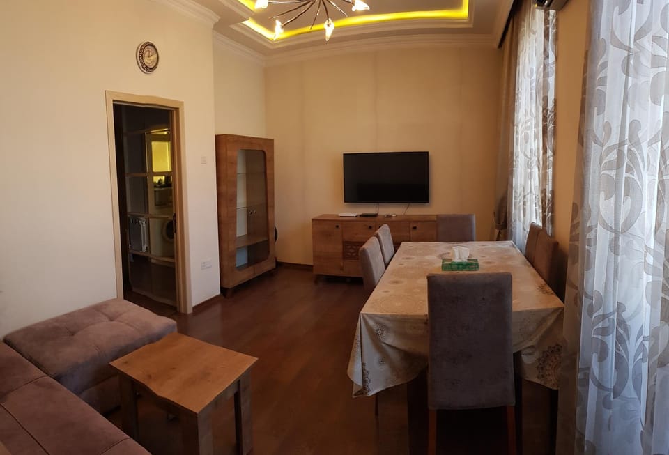 Communal lounge/ TV room, TV and multimedia, Living room, Seating area, Dining area