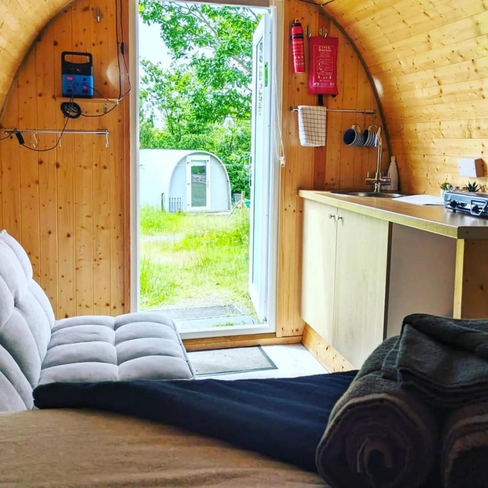 Kitchen or kitchenette, Seating area