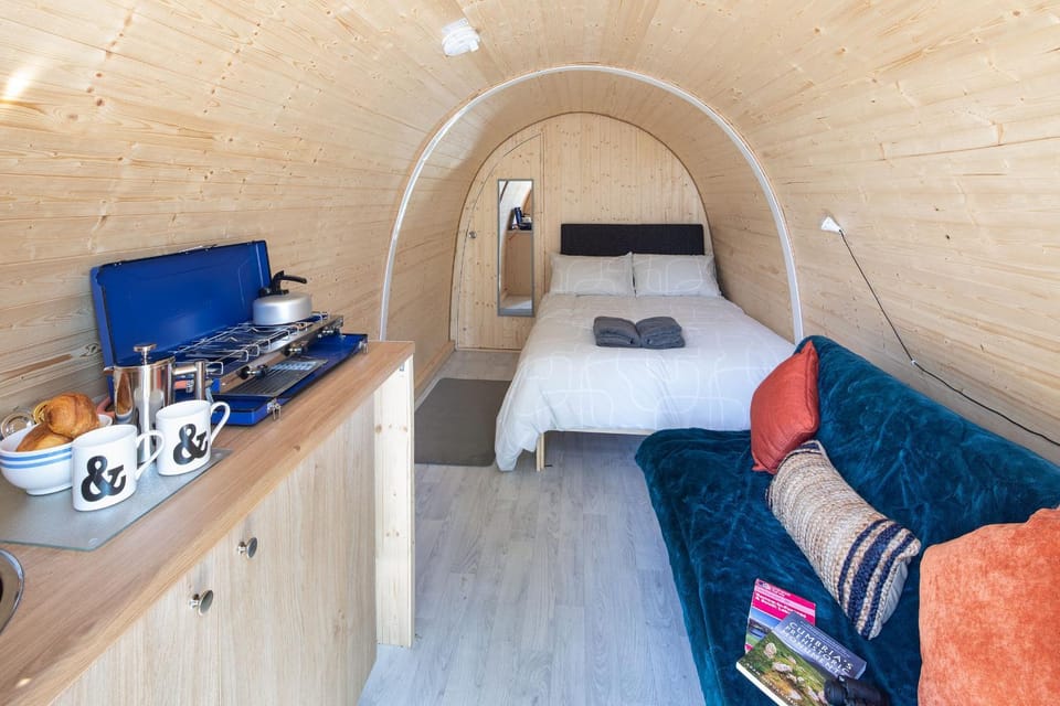 Bed, Living room, Bedroom