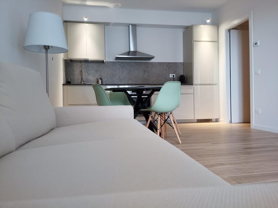 Dining area, kitchen