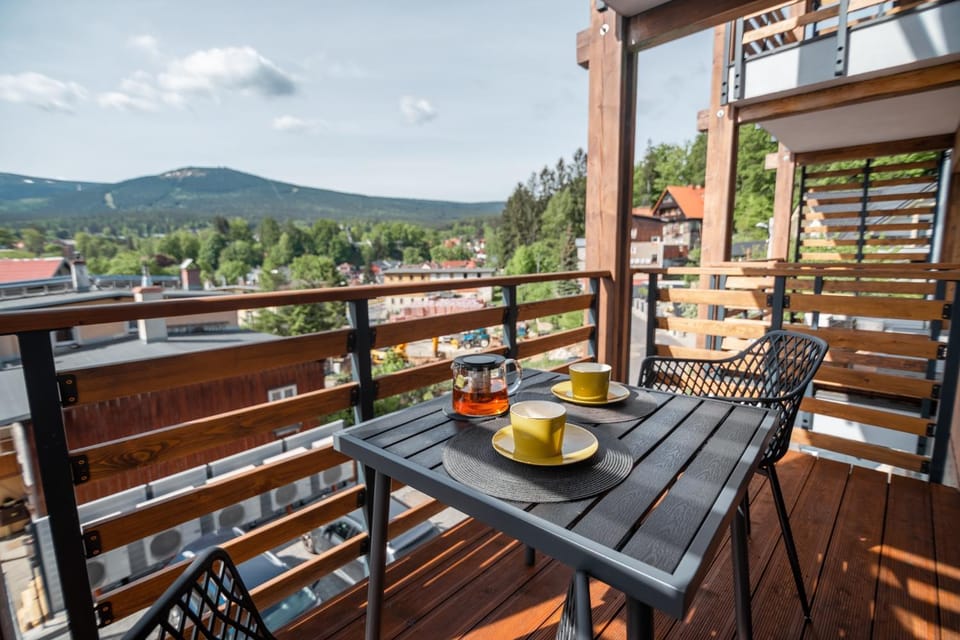 Balcony/Terrace, Mountain view