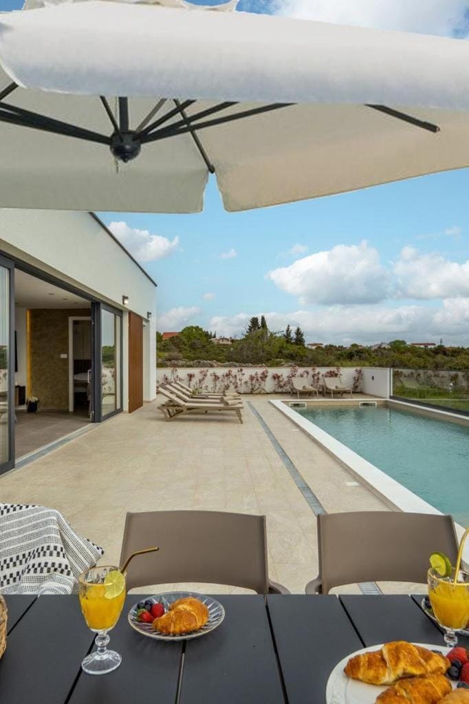 Villa Coralis With Heated Pool Villa in Zadar County