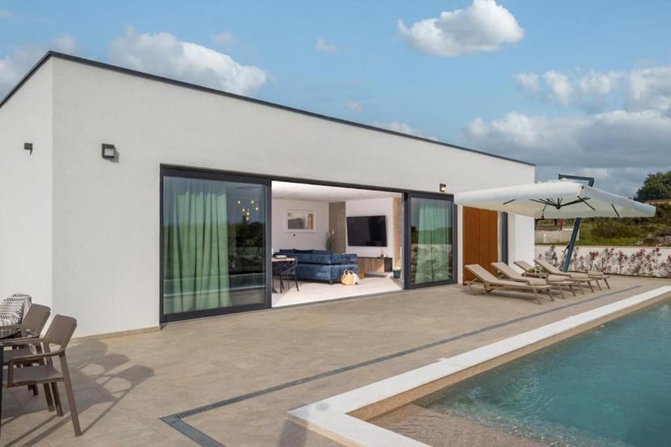 Villa Coralis With Heated Pool Villa in Zadar County