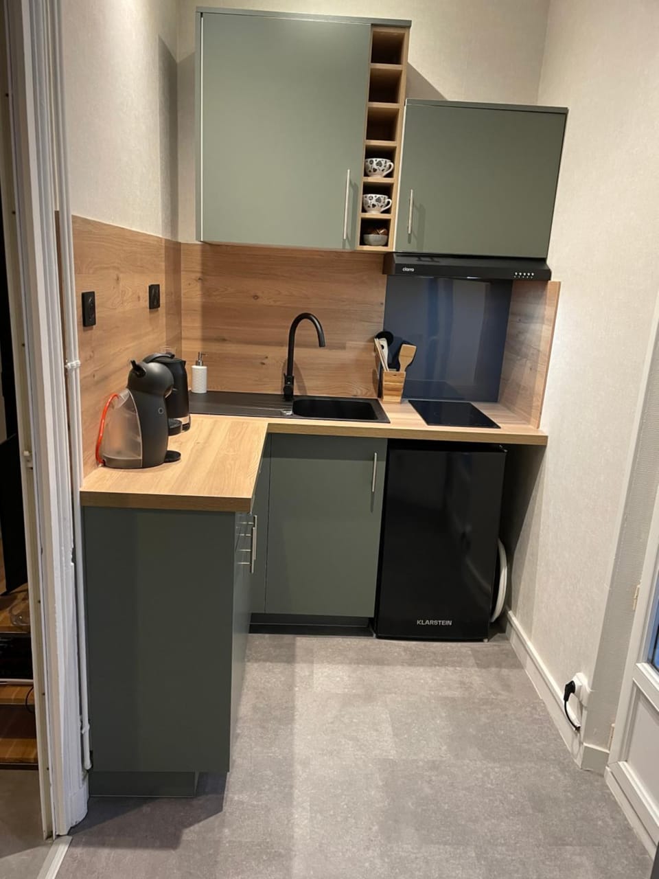 Kitchen or kitchenette