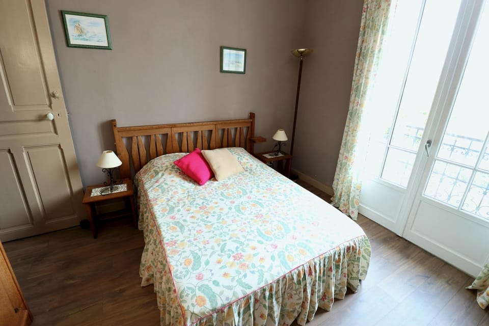 Le Bercail : Apt avec balcon et parking, vue phare! Apartment in Hauts-de-France