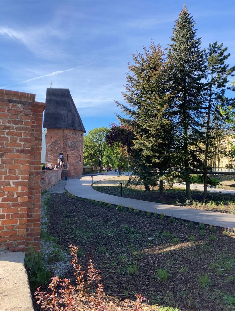 Nearby landmark, Off site