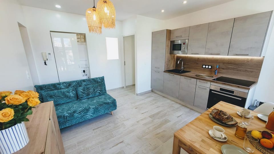 Living room, kitchen