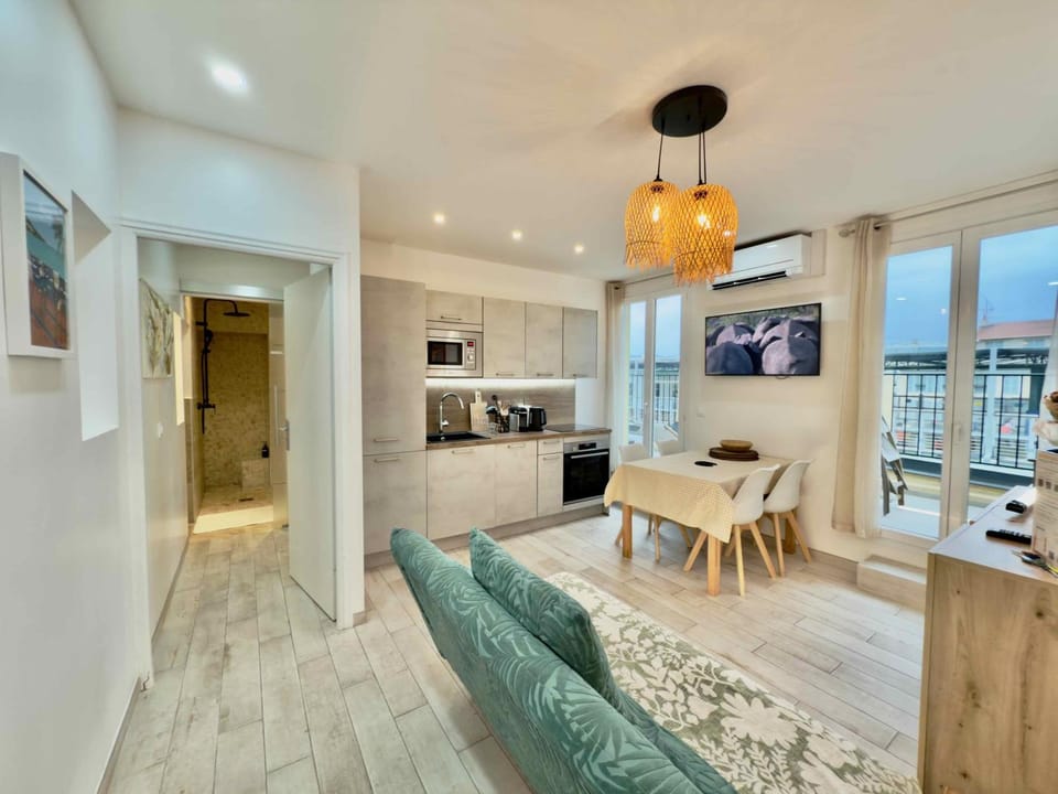 Living room, Photo of the whole room, kitchen