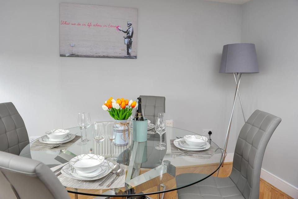 Seating area, Dining area