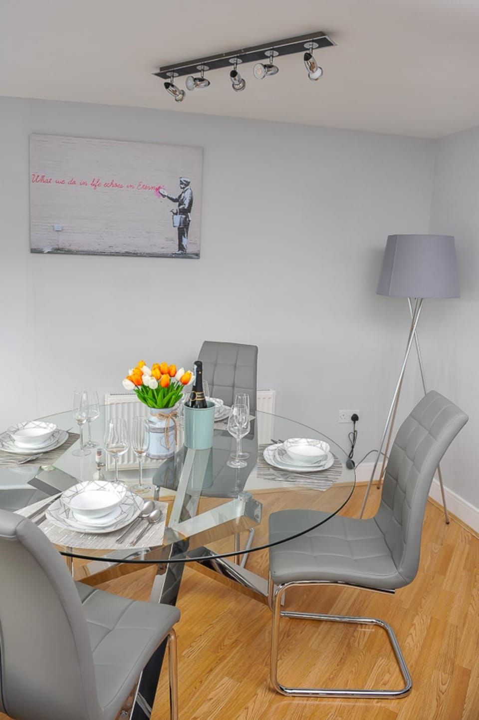 Seating area, Dining area