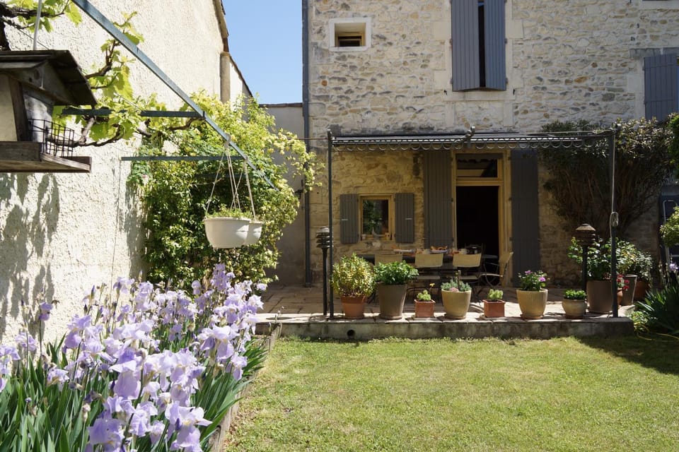 Property building, Garden, Communal kitchen, Garden view, dishwasher, flat iron, heating, washing machine, dryer, elevator, air conditioner