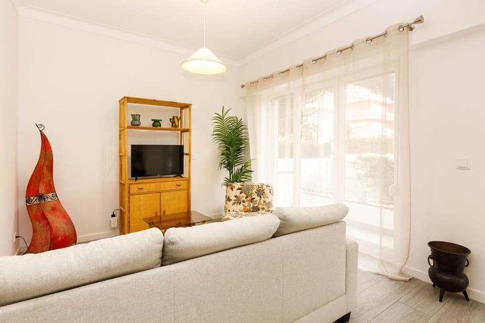 Communal lounge/ TV room, TV and multimedia, Living room, Seating area