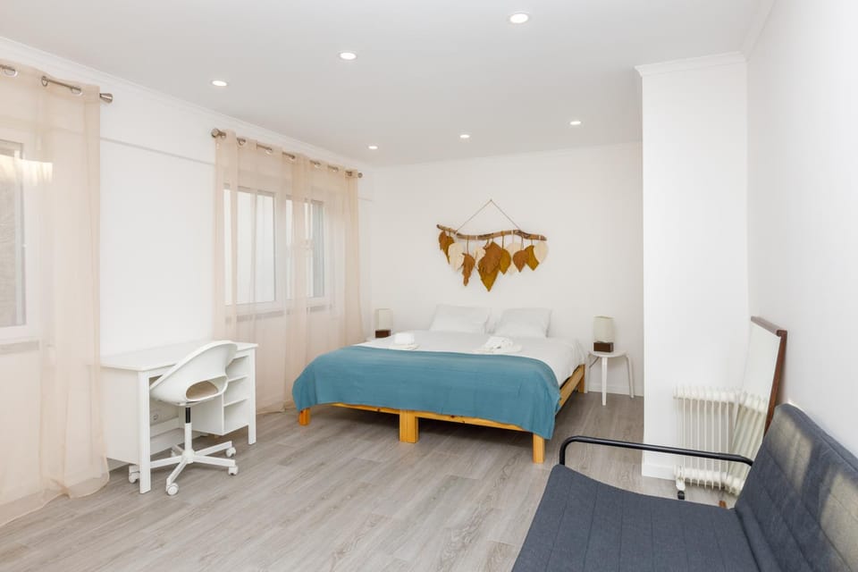 Bed, Seating area, Bedroom