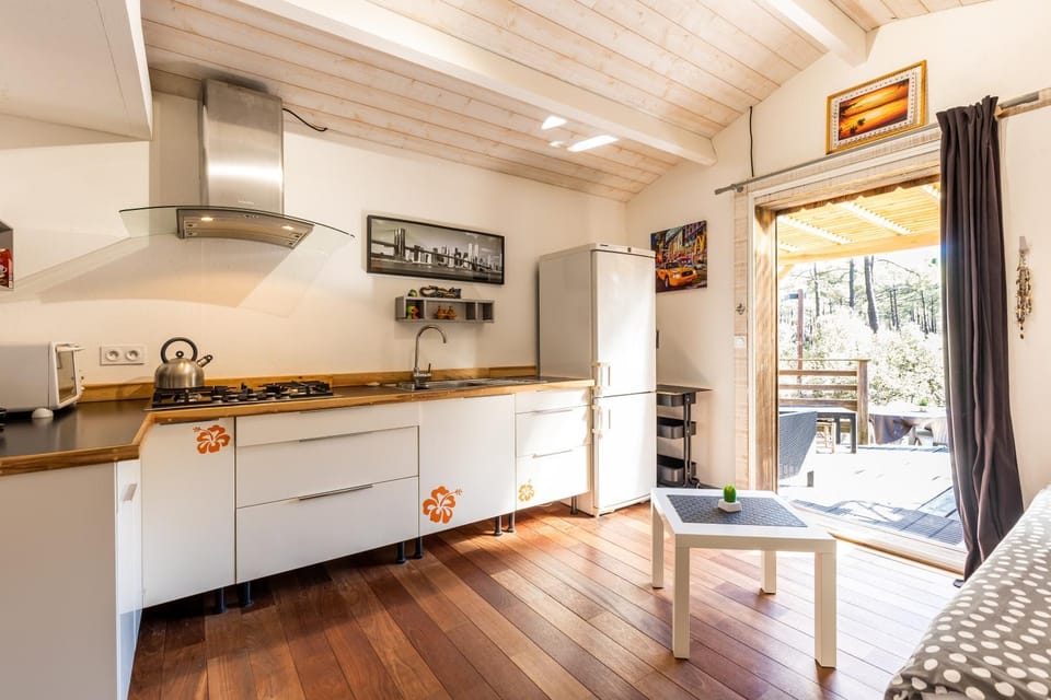Kitchen or kitchenette, Living room