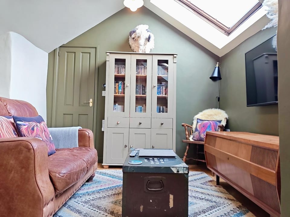 TV and multimedia, Seating area