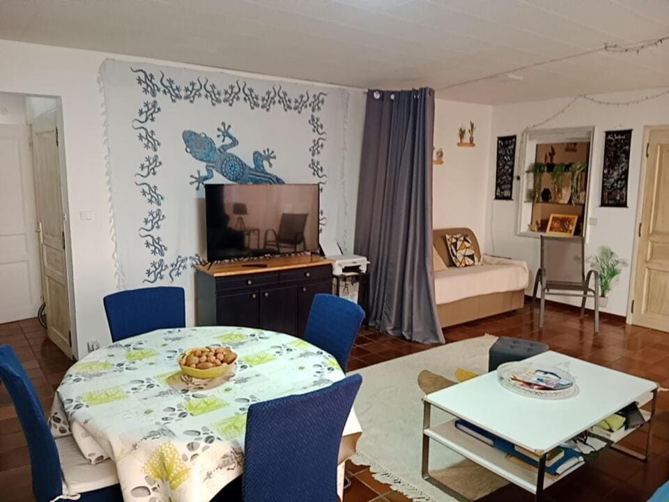 SANARY - Zone piétonne - CLIM - 2 chambres 4 à 6 personnes - WIFI Apartment in Sanary-sur-Mer