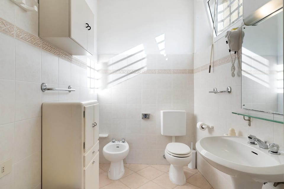 Bathroom, Living room