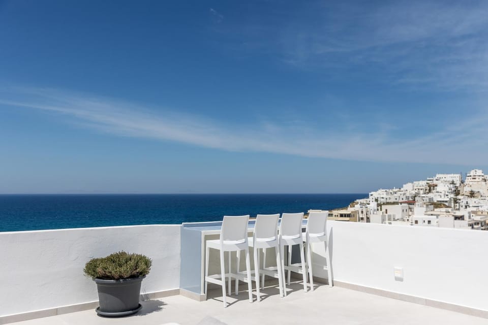 Communal lounge/ TV room, Balcony/Terrace, Sea view