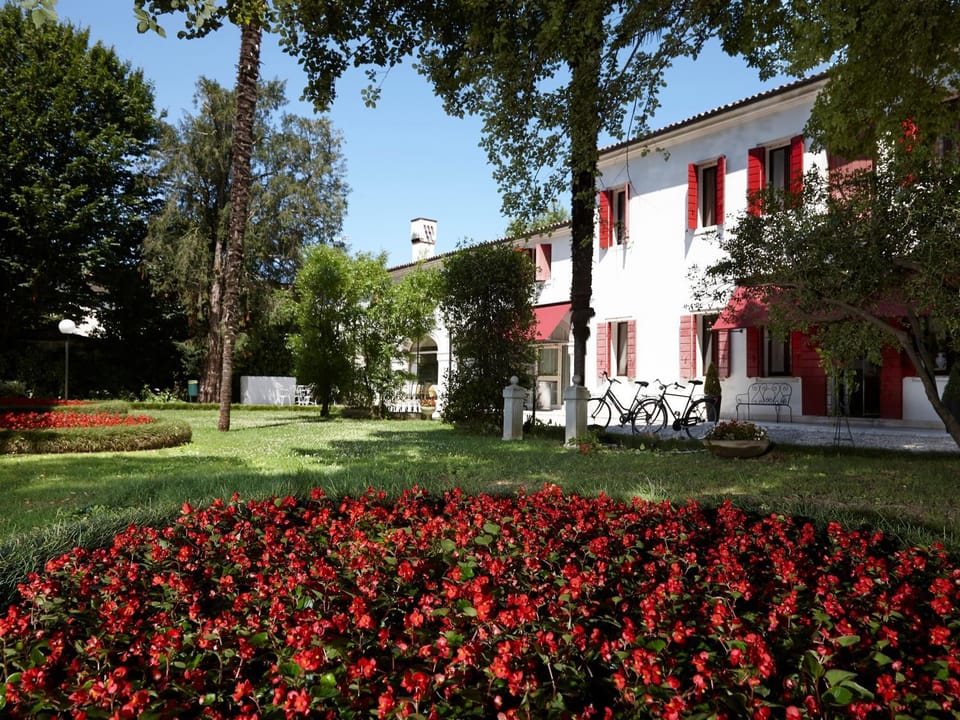 Property building, Garden, Garden view