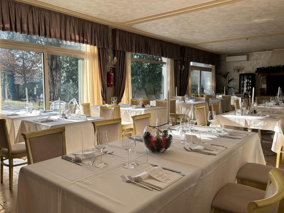 Restaurant/places to eat, Food and drinks
