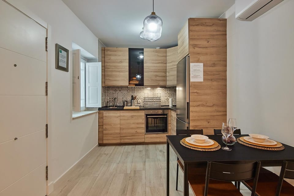 Dining area, kitchen