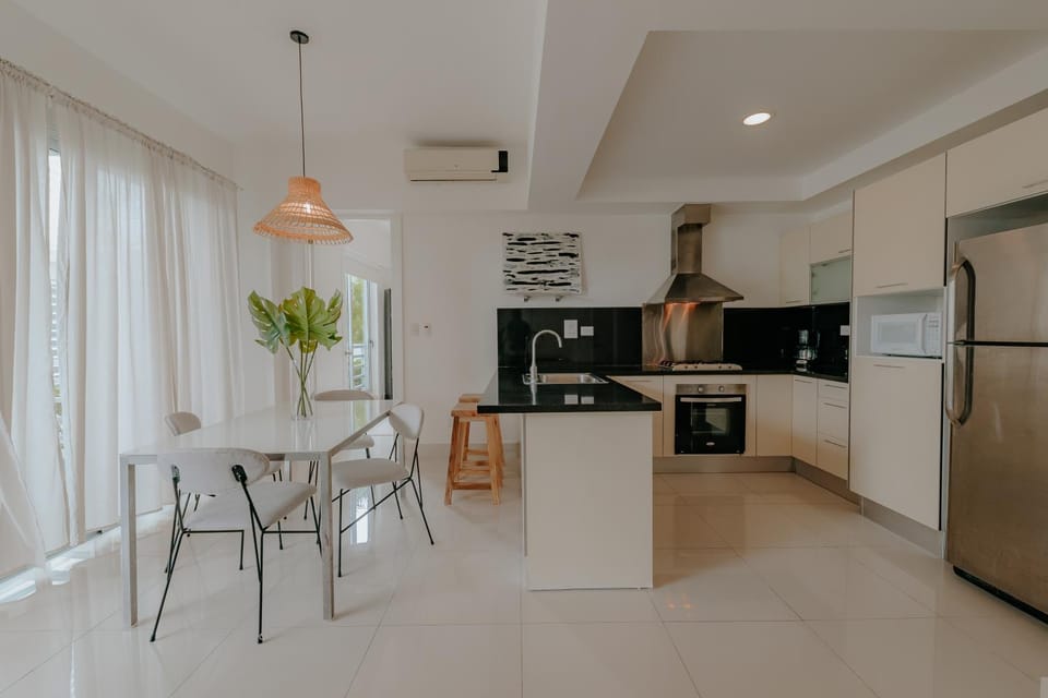 Dining area, kitchen