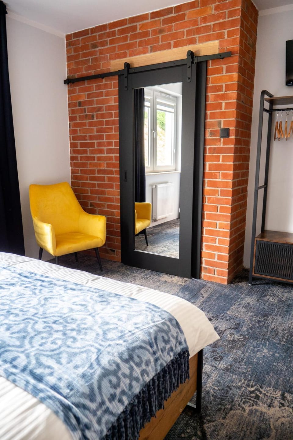 Bed, Photo of the whole room, Seating area
