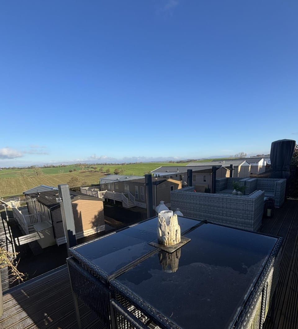 Natural landscape, View (from property/room), Balcony/Terrace, Seating area, Mountain view