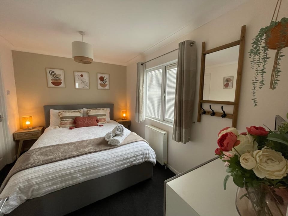 Bed, Photo of the whole room, Bedroom, wardrobe