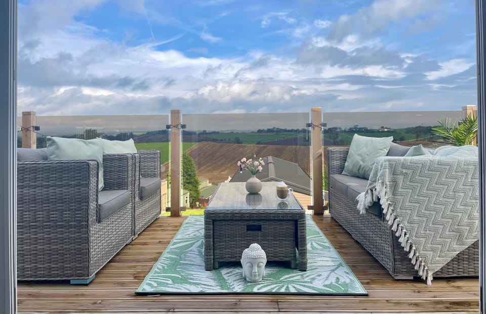 Natural landscape, View (from property/room), Balcony/Terrace, Balcony/Terrace, Seating area, Mountain view