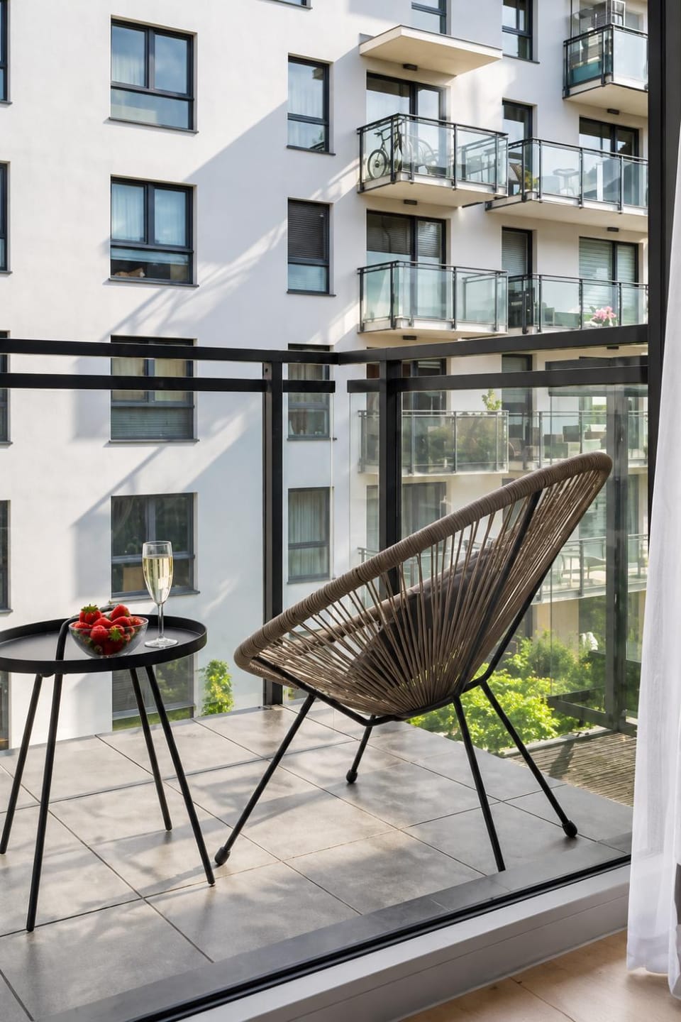 Property building, Day, View (from property/room), Balcony/Terrace, Food and drinks, Seating area, Dining area, Food, sunbed