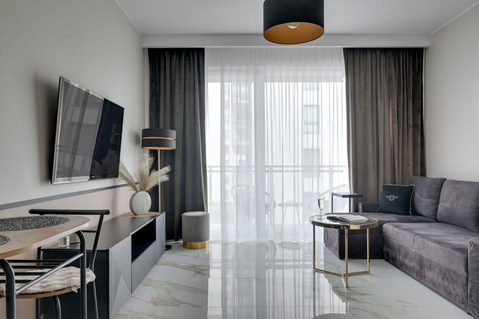 TV and multimedia, Seating area, Evening entertainment