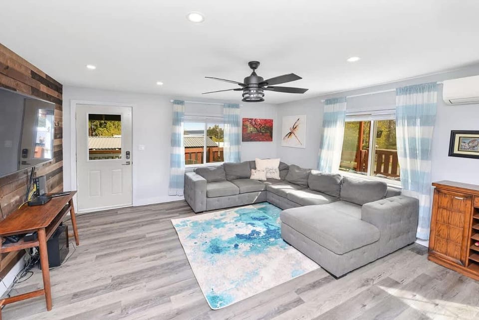 Dragonfly Cottage by EMR Vacation Rentals House in Southern Gulf Islands