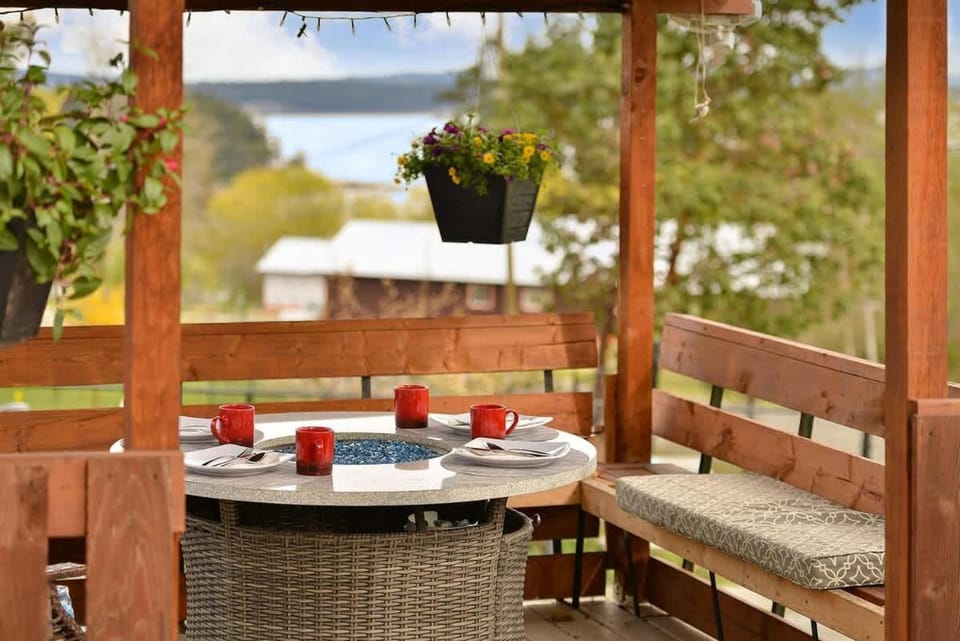 Dragonfly Cottage by EMR Vacation Rentals House in Southern Gulf Islands