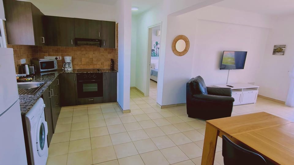 TV and multimedia, Kitchen or kitchenette, Living room, oven, stove